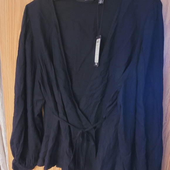 Black wrap around blouse - Picture 7 of 10